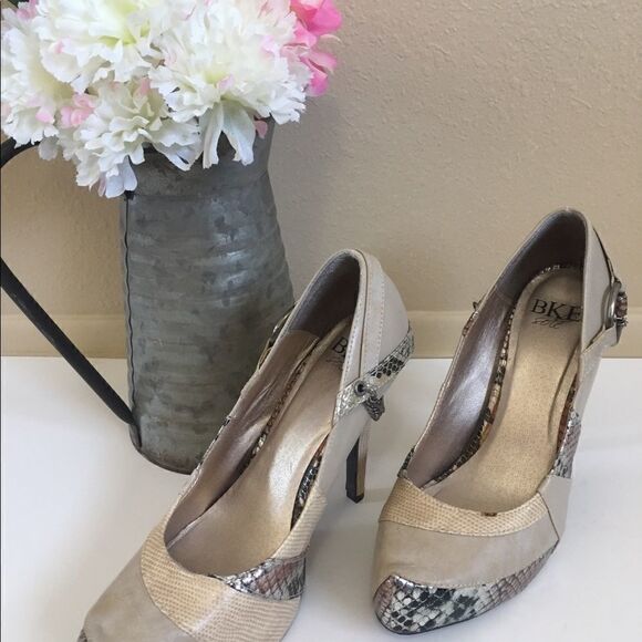 BKE Sole Heels  - Picture 1 of 8